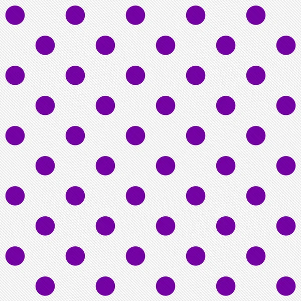 Pontos Polka roxo brilhante em fundo de tecido texturizado branco — Fotografia de Stock