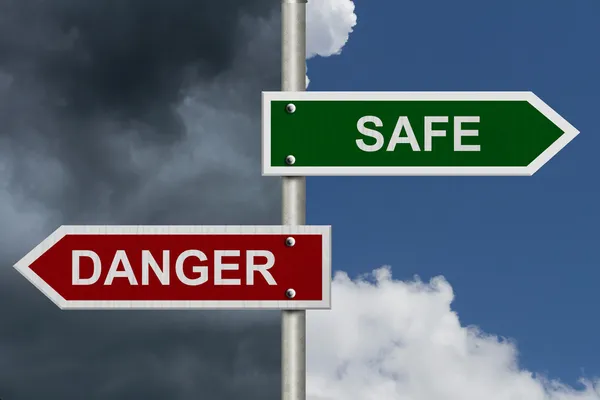Veilige versus gevaar — Stockfoto