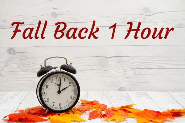 Daylight Savings Autunno Messaggio Indietro Con Sveglia Legno Intemperie Con — Foto Stock