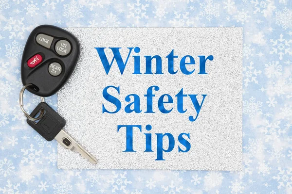 Téli Biztonsági Tippek Ezüst Csillogó Üdvözlőkártya Autókulccsal Kék Fehér Hópelyhek — Stock Fotó