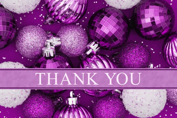 谢谢你用紫色和白色珠子装饰的贺卡 — 图库照片