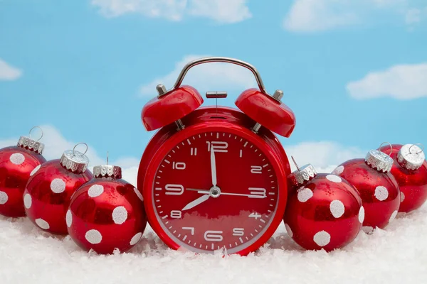 Red Alarm Clock Ornaments Snow Sky Copy Space Winter Christmas — Stock Photo, Image