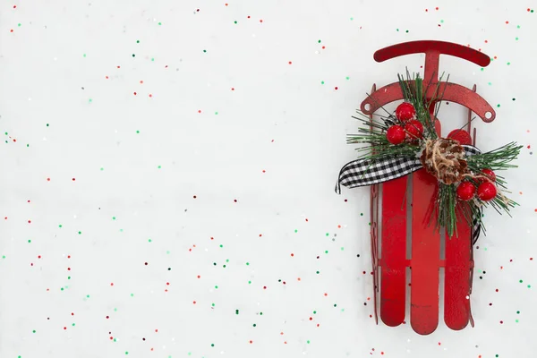 Червоні Зимові Санки Різдвяний Фон Білому Фетрі Вашого Різдвяного Або — стокове фото