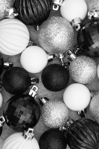 Weihnachten Hintergrund Mit Schwarz Weißen Kugelschmuck Mit Kopierraum Für Ihre — Stockfoto