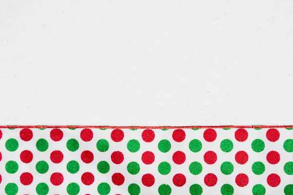 Boże Narodzenie Tło Czerwonymi Zielonymi Kropkami Polka Białe Błyszczące Filcu — Zdjęcie stockowe