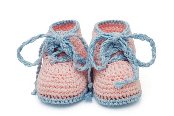 Botas Bebê Crochê Azul Rosa Isoladas Branco Botas Bebê Feitas — Fotografia de Stock