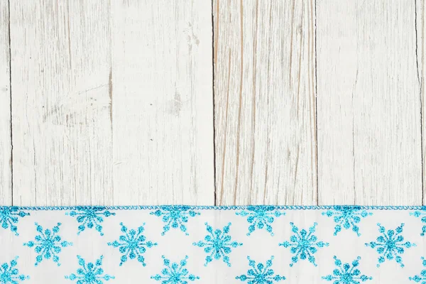 Fondo Invierno Borde Copo Nieve Azul Blanco Con Madera Envejecida — Foto de Stock