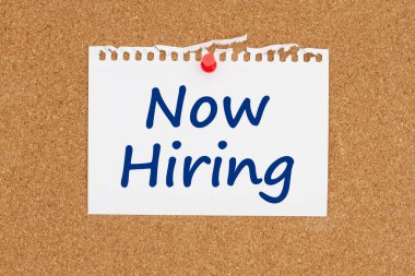 Şimdi ilan panosundaki yırtık bir kağıda not alıyorum.