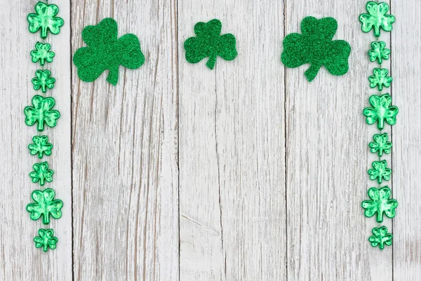 Green Shamrocks Whitewash Grained Wood Background Your Patricks Luck Message — Stock Photo, Image