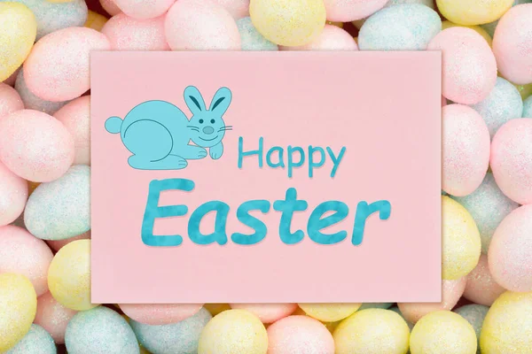 复活节快乐贺卡 上面有彩色彩斑斓的复活节彩蛋 送您节日贺信 — 图库照片
