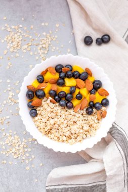 Kahvaltıda sıcak ve sağlıklı vejetaryen yemeği..