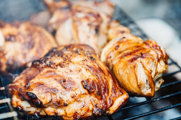 Chicken Thighs Barbecue Hot Grill Close Fire Flames Background — Stock Photo, Image