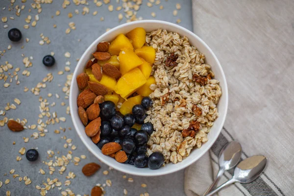 Oatmeal Porridge Blueberries Mango Almonds Bowl Concrete Grey Table Flatlay — Stock Photo, Image