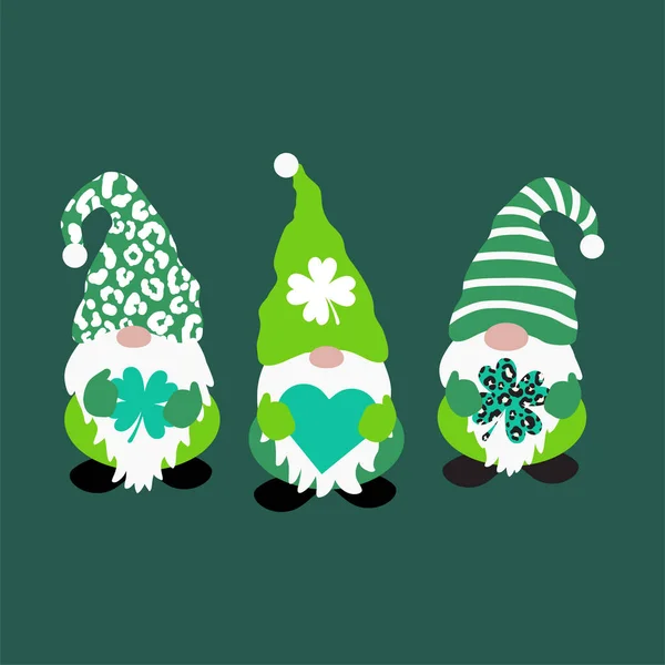 St Patricks dia divertido verde gnomos duende shamrock e leopardo chapéus verdes. St patricks dia gnomos irlandeses estilo cartoon —  Vetores de Stock