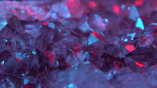 Fondo móvil abstracto de los cristales de amatista — Vídeo de stock