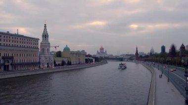 Moskova. Kremlin seti ve Moskova nehri.
