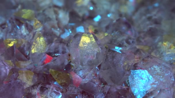 Abstrakter beweglicher Hintergrund von Amethyst-Kristallen — Stockvideo