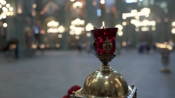 Velas queimando na Igreja Ortodoxa — Vídeo de Stock