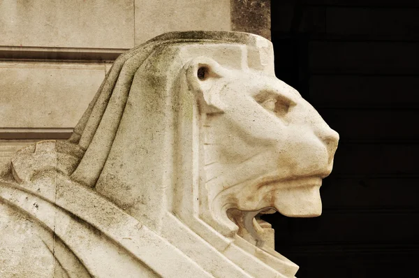狮子雕像在诺丁汉，英国 — 图库照片