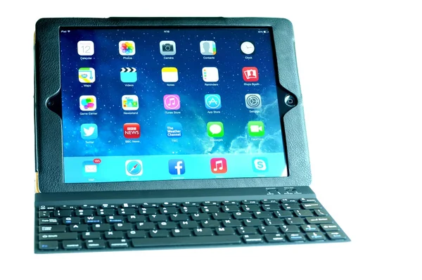 IPad accessories - wireless keyboard — Stock Photo, Image