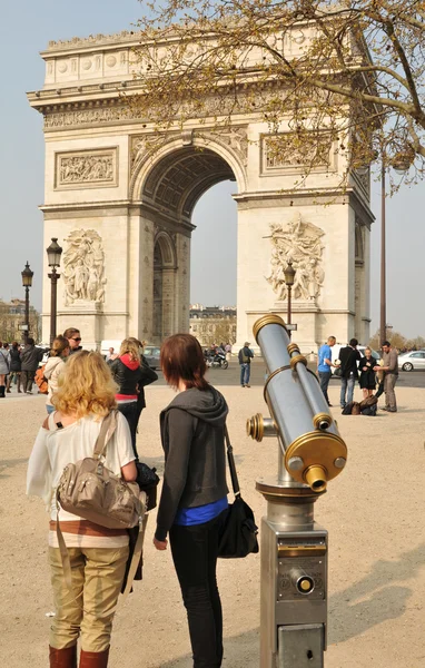 Arc de triomphe in paris, france — стокове фото