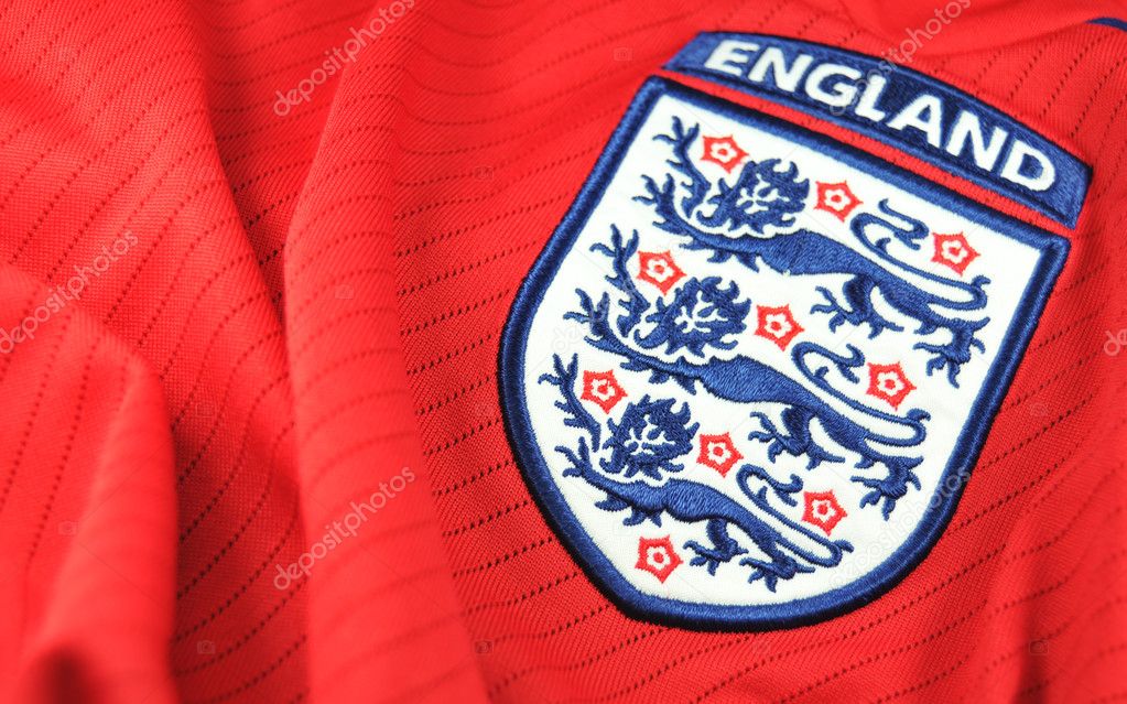 England national football team logo on T-shirt