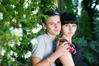 mutlu genç insanlar