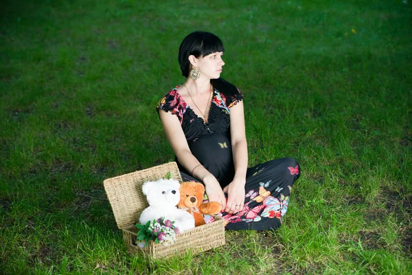 Pregnant woman in nature — Stock Photo, Image