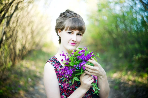 Hermosa joven mujer — Foto de Stock