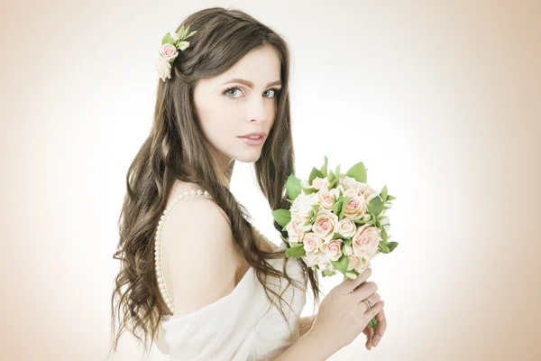 Beautiful bride with wedding bouquet — Stock Photo, Image