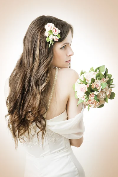 Beautiful bride with wedding bouquet — Stock Photo, Image