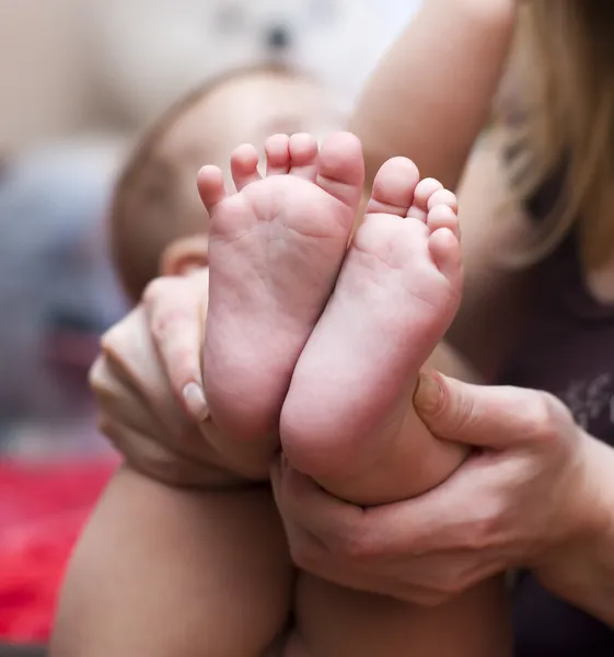 Små baby fötter — Stockfoto