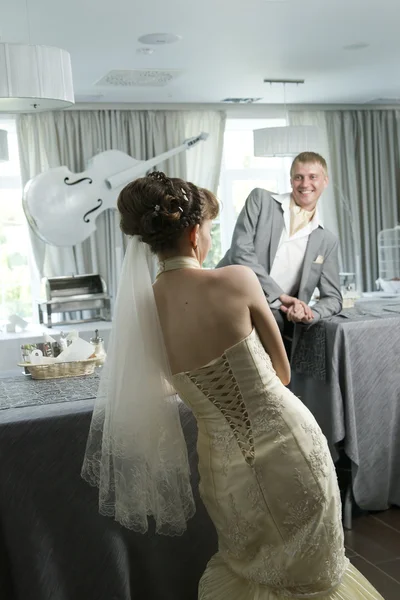 Bride and groom in interior — Stock Photo, Image