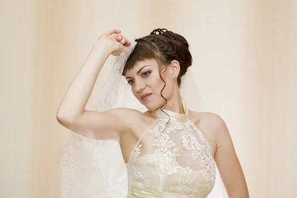 Beautiful young bride — Stock Photo, Image