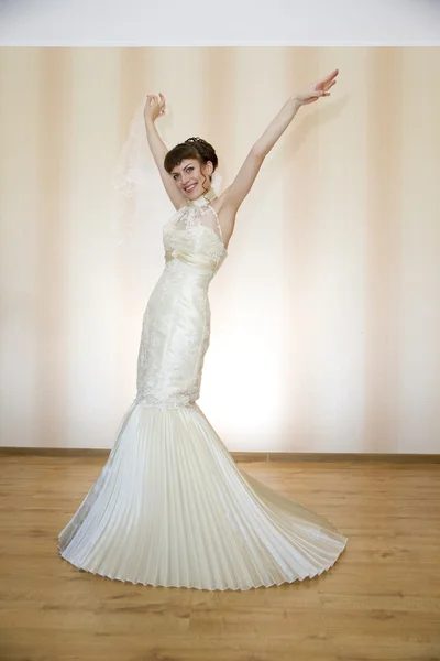 Beautiful young bride — Stock Photo, Image