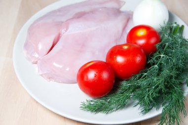 Çiğ tavuk göğsü.