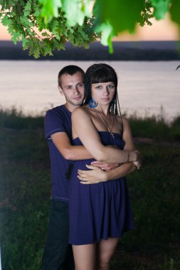 genç çifte kumrular