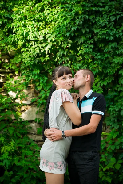 Young lovebirds in nature — Stock Photo, Image