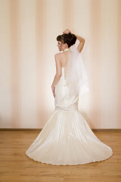 Beautiful young bride — Stock Photo, Image