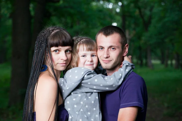 Junge Familie — Stockfoto