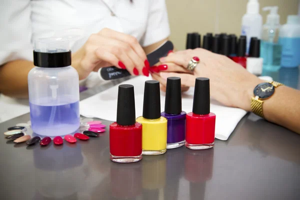 Manicure di salon kecantikan — Stok Foto