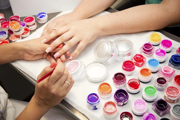 Manicure op de salon van de schoonheid — Stockfoto