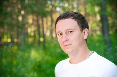 verter el agua en un vaso