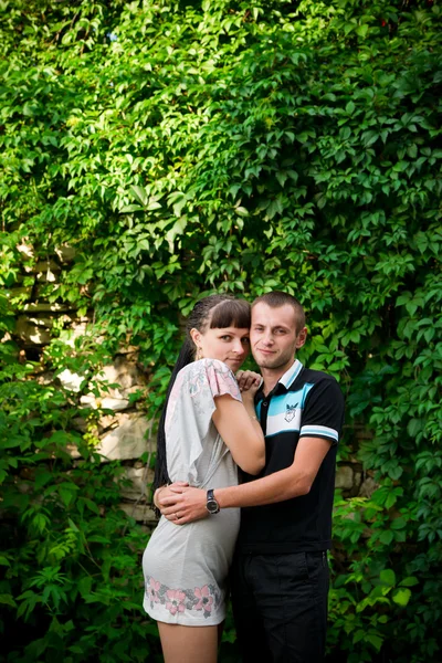 Young lovebirds in nature — Stock Photo, Image