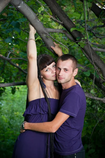 Young lovebirds in nature — Stock Photo, Image