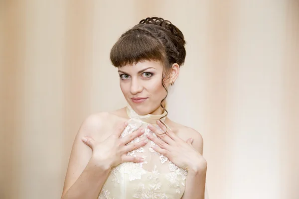 Beautiful young bride — Stock Photo, Image