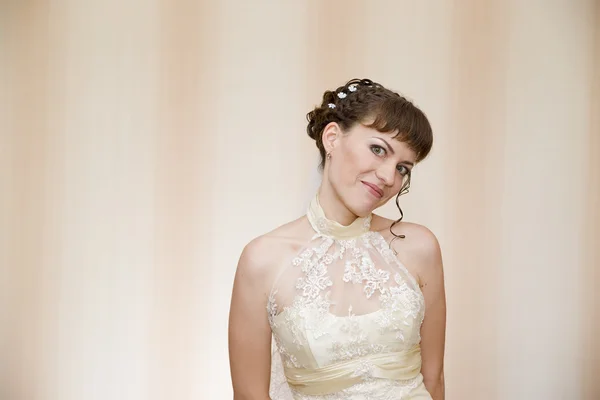 Beautiful young bride — Stock Photo, Image