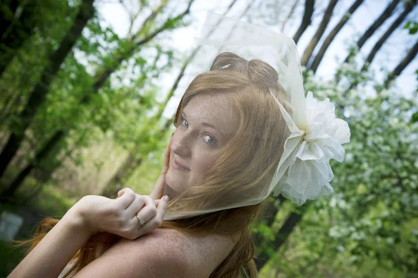 Beautiful young girl — Stock Photo, Image