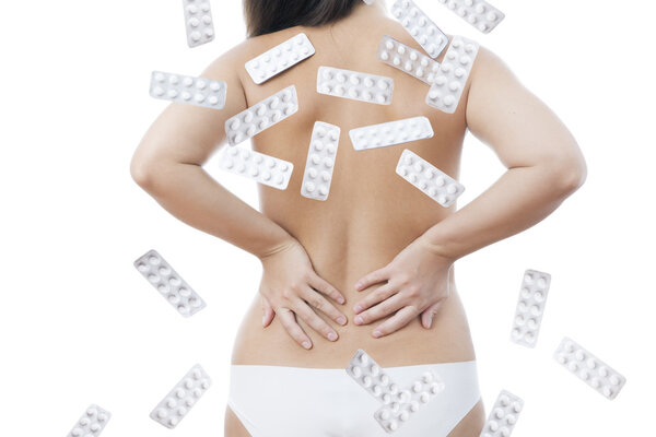 Голая женщина с волдырями от таблеток
