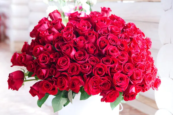 Bouquet of Red Roses Gift for Valentine's day — Stock Photo, Image